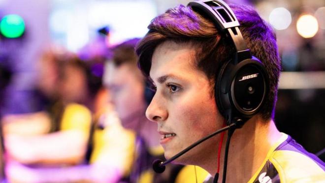 在比赛中更 在比赛中更