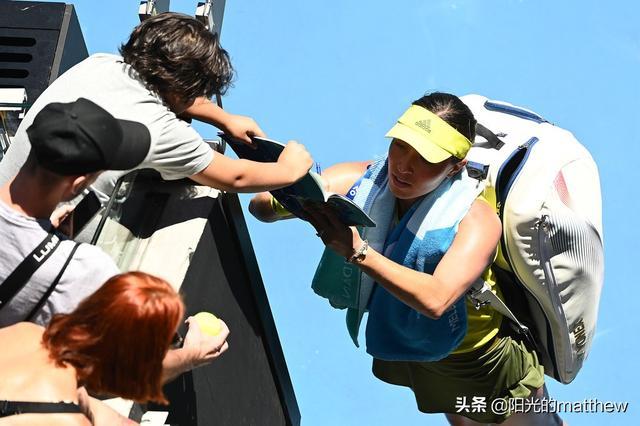 国足依旧显 国足依旧显